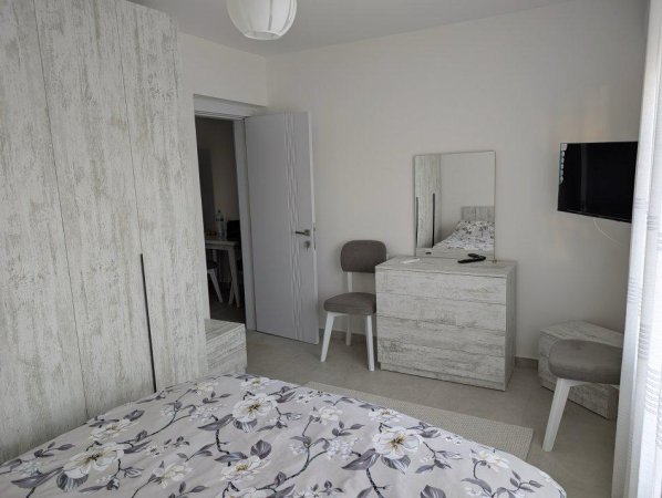 Tirane, jepet me qera apartament 2+1+Ballkon Kati 2, 72 m² 650 € (Selvia)