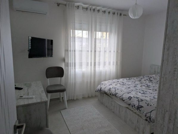 Tirane, jepet me qera apartament 2+1+Ballkon Kati 2, 72 m² 650 € (Selvia)