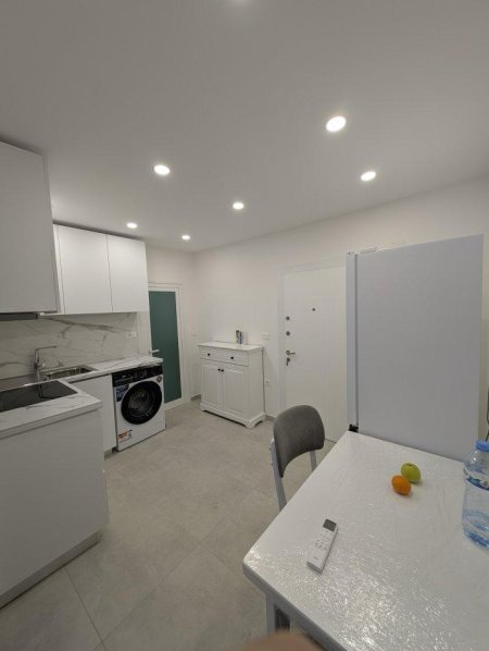 Tirane, jepet me qera apartament 2+1+Ballkon Kati 2, 72 m² 650 € (Selvia)