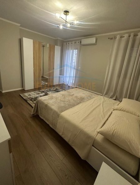 Durres, jepet me qera apartament 1+1+Ballkon Kati 6, 83 m² 800 € (Rruga Kajo Karafili)