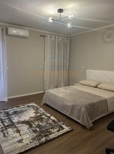 Durres, jepet me qera apartament 1+1+Ballkon Kati 6, 83 m² 800 € (Rruga Kajo Karafili)