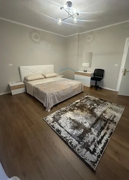 Durres, jepet me qera apartament 1+1+Ballkon Kati 6, 83 m² 800 € (Rruga Kajo Karafili)