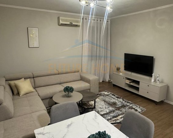 Durres, jepet me qera apartament 1+1+Ballkon Kati 6, 83 m² 800 € (Rruga Kajo Karafili)