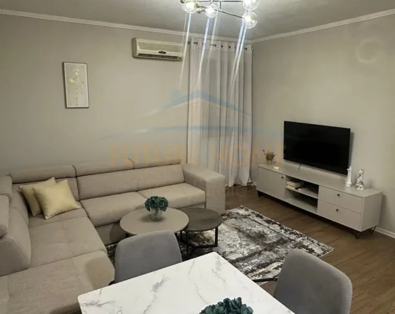 Durres, jepet me qera apartament 1+1+Ballkon Kati 6, 83 m² 800 € (Rruga Kajo Karafili)