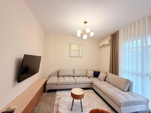 Shitet, Apartament 1+1, Fresk, Tiranë.