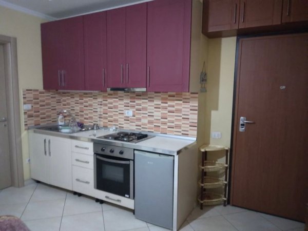 Tirane, jepet me qera apartament 1+1 Kati 3, 56 m² 400 € (ali demi)