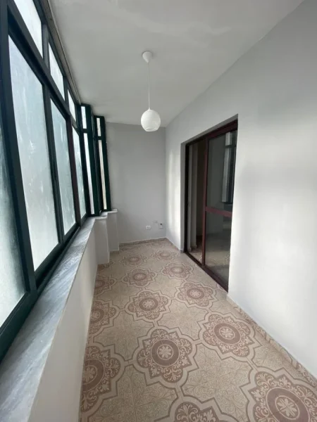 Durres, jepet me qera apartament 2+1 Kati 5, 110 m² 400 € (MARKATA)