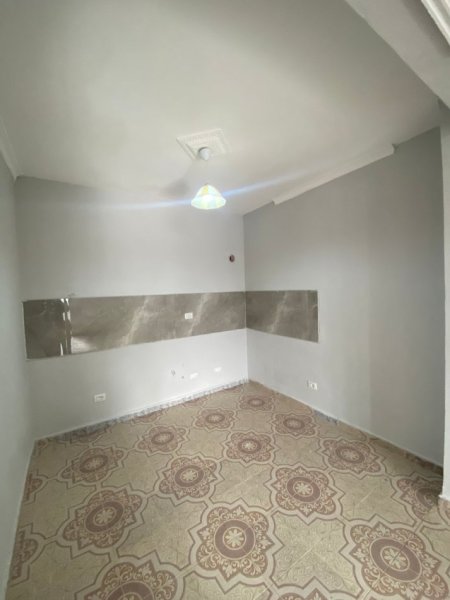 Durres, jepet me qera apartament 2+1 Kati 5, 110 m² 400 € (MARKATA)