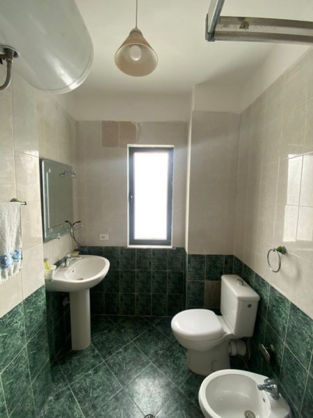 Durres, jepet me qera apartament 2+1 Kati 5, 110 m² 400 € (MARKATA)