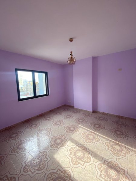 Durres, jepet me qera apartament 2+1 Kati 5, 110 m² 400 € (MARKATA)