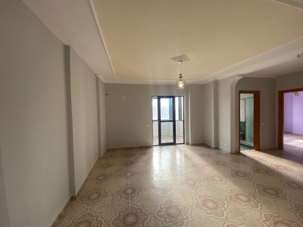 Durres, jepet me qera apartament 2+1 Kati 5, 110 m² 400 € (MARKATA)