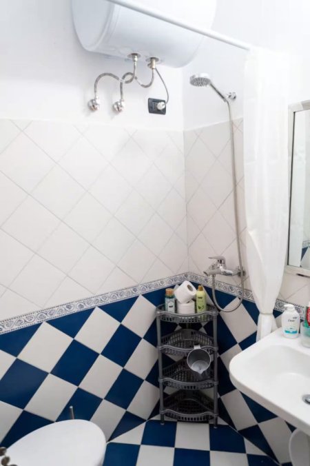 Tirane, jepet me qera zyre Kati 1, 20 m² 450 € (Rruga Tefta Tashko Koco)