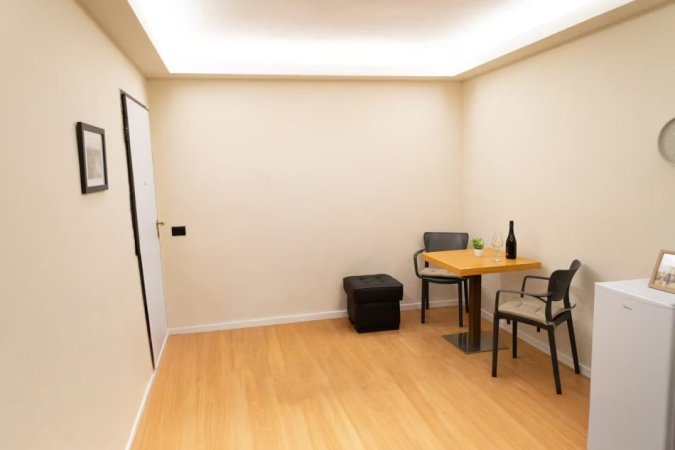 Tirane, jepet me qera zyre Kati 1, 20 m² 450 € (Rruga Tefta Tashko Koco)