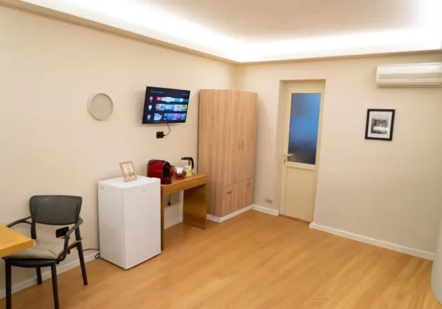 Tirane, jepet me qera zyre Kati 1, 20 m² 450 € (Rruga Tefta Tashko Koco)