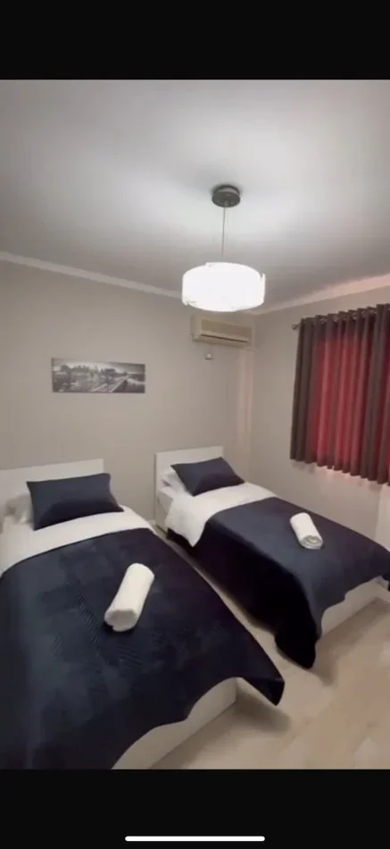 Tirane, jepet me qera apartament 2+1 Kati 3, 80 m² 520 € (Laprake)