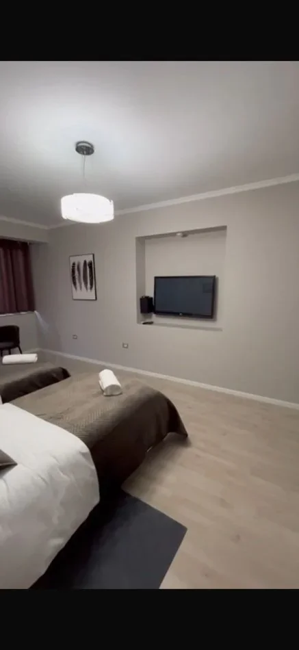 Tirane, jepet me qera apartament 2+1 Kati 3, 80 m² 520 € (Laprake)