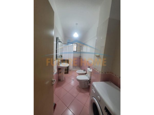 Tirane, jap me qera apartament 1+1+Ballkon Kati 2, 70 m² 350 € (FRESK)