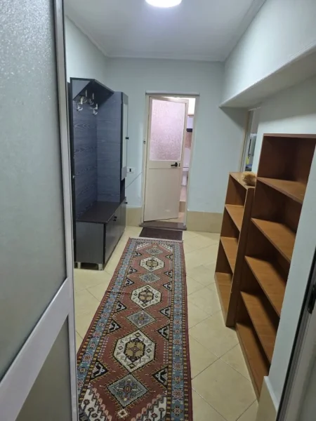 Tirane, jepet me qera apartament 1+1 Kati 1, 63 m² 400 € (Rruga Myslym Shyri)