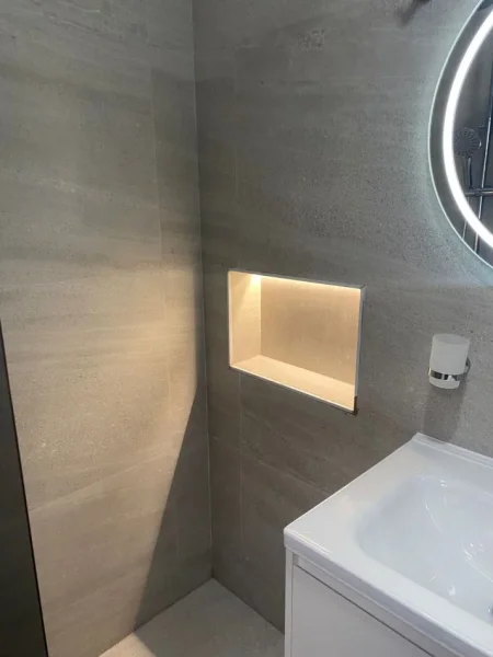 Tirane, jepet me qera apartament 1+1 Kati 3, 65 m² 400 € (Laprake)