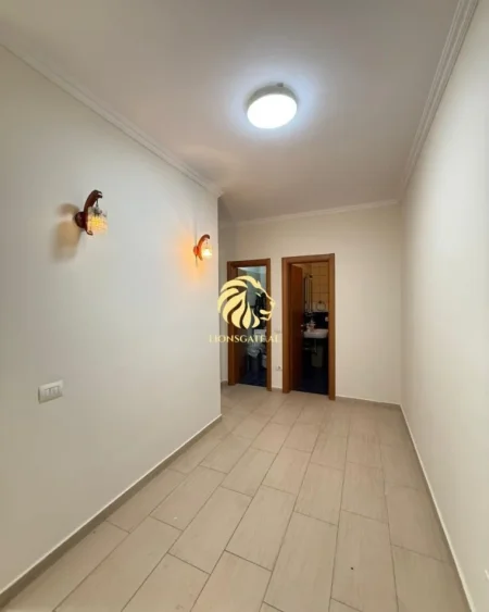 Tirane, jepet me qera ambjent biznesi , 120 m² 1.000 € 