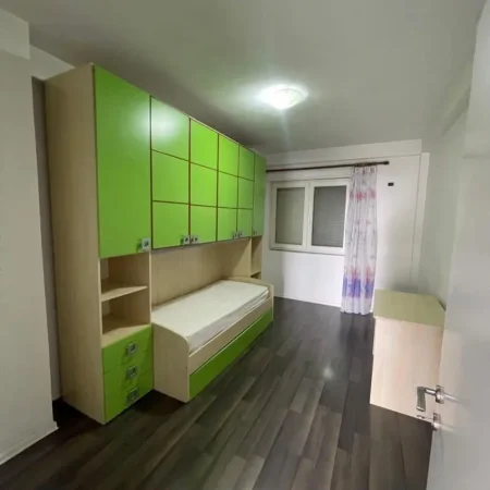 Durres, jepet me qera apartament 2+1+Ballkon Kati 2, 400 € ( APARTAMENT ME QIRA 2+1 (Pranë Kopshtit Sotir Noka, Durrës) 069 378 0684 +3550692039456 Çmimi: 400€ neto)