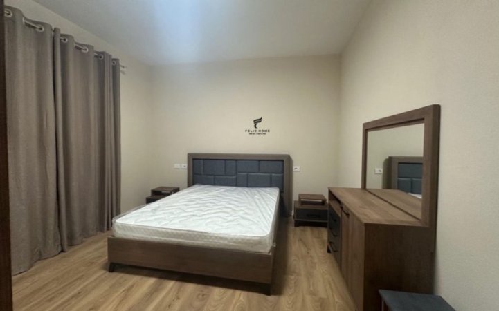 Tirane, jepet me qera apartament 2+1 Kati 2, 120 m² 500 € (SAUK)