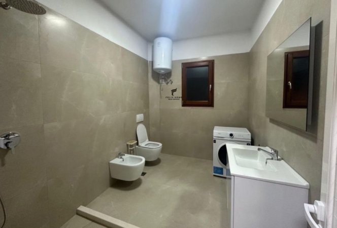 Tirane, jepet me qera apartament 2+1 Kati 2, 120 m² 500 € (SAUK)