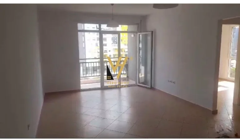 Tirane, jepet me qera apartament 1+1+Ballkon Kati 4, 60 m² 450 € (ISH PARKU)