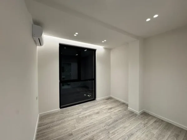 Tirane, jepet me qera apartament 2+1+Ballkon Kati 12, 104 m² 1.100 € (Rruga Mine Peza)