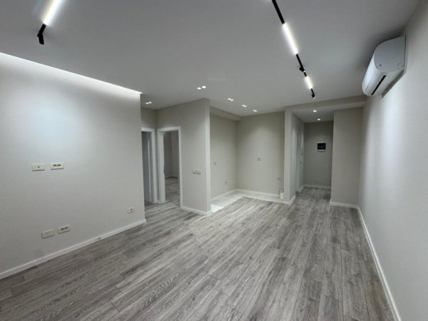 Tirane, jepet me qera apartament 2+1+Ballkon Kati 12, 104 m² 1.100 € (Rruga Mine Peza)