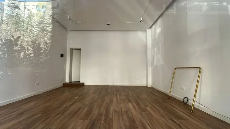 Tirane, jepet me qera dyqan Kati 0, 63 m² 800 € (SQUARE 21)