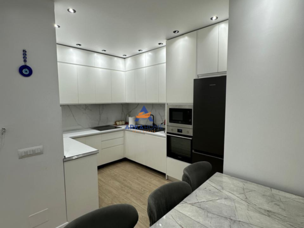 Tirane, shitet apartament 3+1+Ballkon Kati 8, 112 m² 236.000 € 