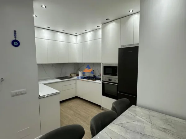 Tirane, shitet apartament 3+1+Ballkon Kati 8, 112 m² 236.000 € 