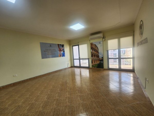 Tirane, jap me qera zyre Kati 5, 106 m² 800 € (Zogu i zi)