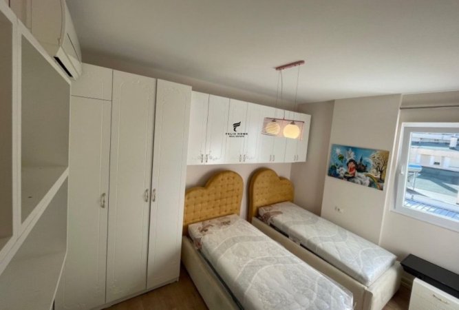Tirane, jepet me qera apartament 3+1 Kati 5, 126 m² 1.000 € (LIQENI I THATE)