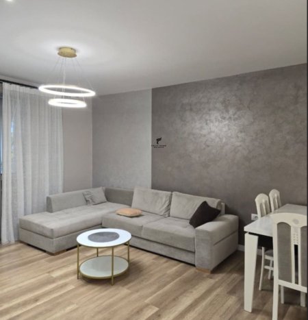 Tirane, jepet me qera apartament 2+1 Kati 1, 98 m² 600 € (YZBERISHT)