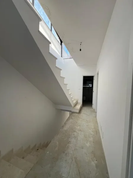Tirane, shitet apartament duplex 3+1+Aneks+Ballkon , 185 m² 350.000 € 