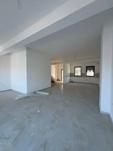 Tirane, shitet apartament duplex 3+1+Aneks+Ballkon , 185 m² 350.000 € 