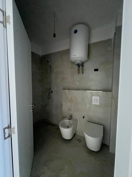 Tirane, shitet apartament duplex 3+1+Aneks+Ballkon , 185 m² 350.000 € 