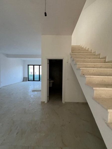 Tirane, shitet apartament duplex 3+1+Aneks+Ballkon , 185 m² 350.000 € 