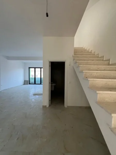 Tirane, shitet apartament duplex 3+1+Aneks+Ballkon , 185 m² 350.000 € 