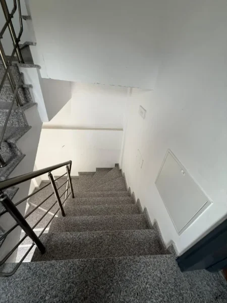 Tirane, jepet me qera Vile 3+1+Ballkon Kati 1, 550 € 