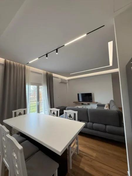 Tirane, jepet me qera Vile 3+1+Ballkon Kati 1, 550 € 