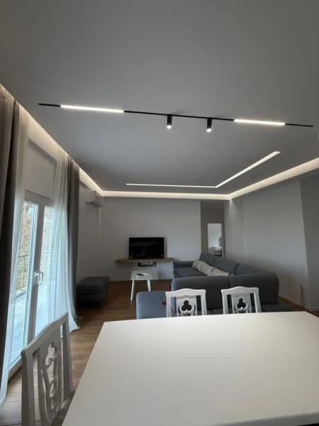 Tirane, jepet me qera Vile 3+1+Ballkon Kati 1, 550 € 