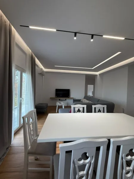 Tirane, jepet me qera Vile 3+1+Ballkon Kati 1, 550 € 