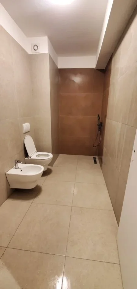 Tirane, jepet me qera apartament 1+1 , 81 m² 640 € (Kodra e Diellit 2)