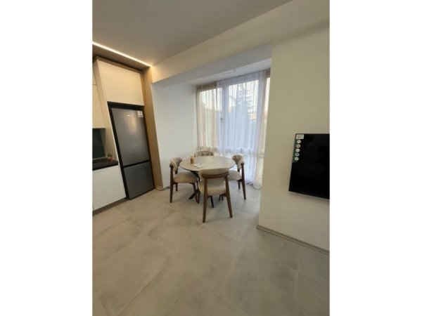 Tirane, jepet me qera apartament 1+1 Kati 4, 55 m² 400 € (Fresk)