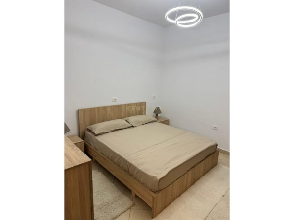 Tirane, jepet me qera apartament 1+1 Kati 4, 55 m² 400 € (Fresk)