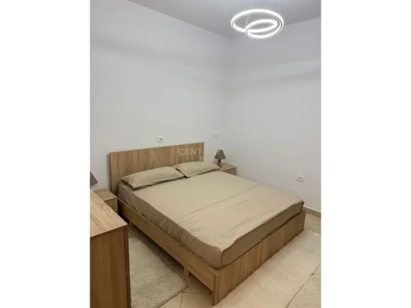 Tirane, jepet me qera apartament 1+1 Kati 4, 55 m² 400 € (Fresk)