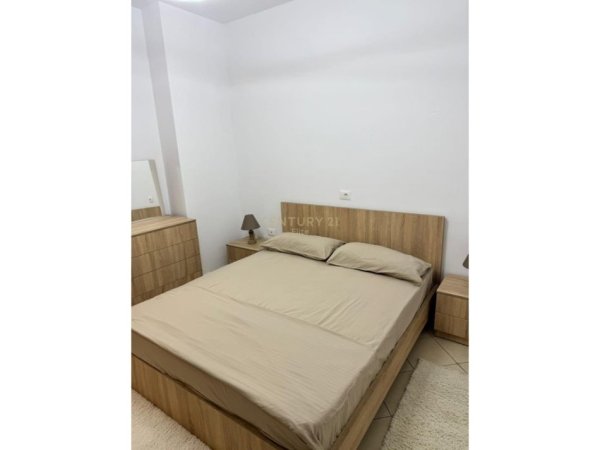 Tirane, jepet me qera apartament 1+1 Kati 4, 55 m² 400 € (Fresk)